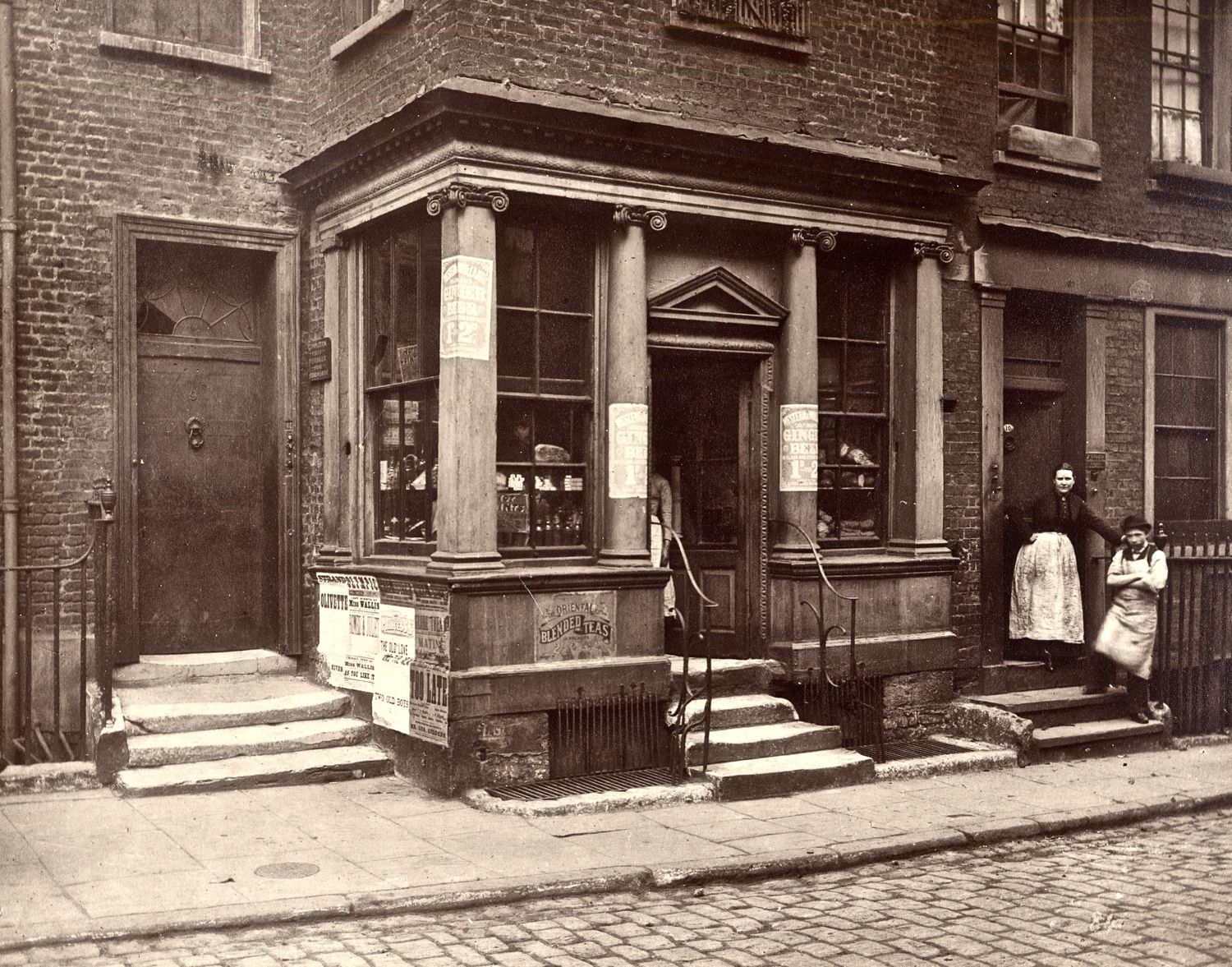 Capturing the Essence of 19th Century London: A Glimpse Through Vintage Photographs