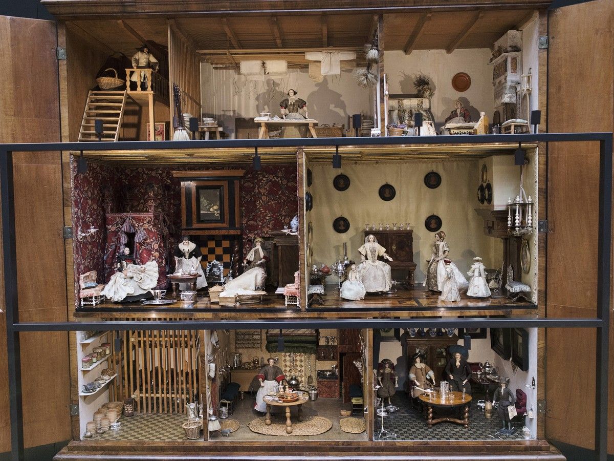 Exploring the Charm of 19th Century Dollhouses: A Journey into Miniature Victorian Artistry