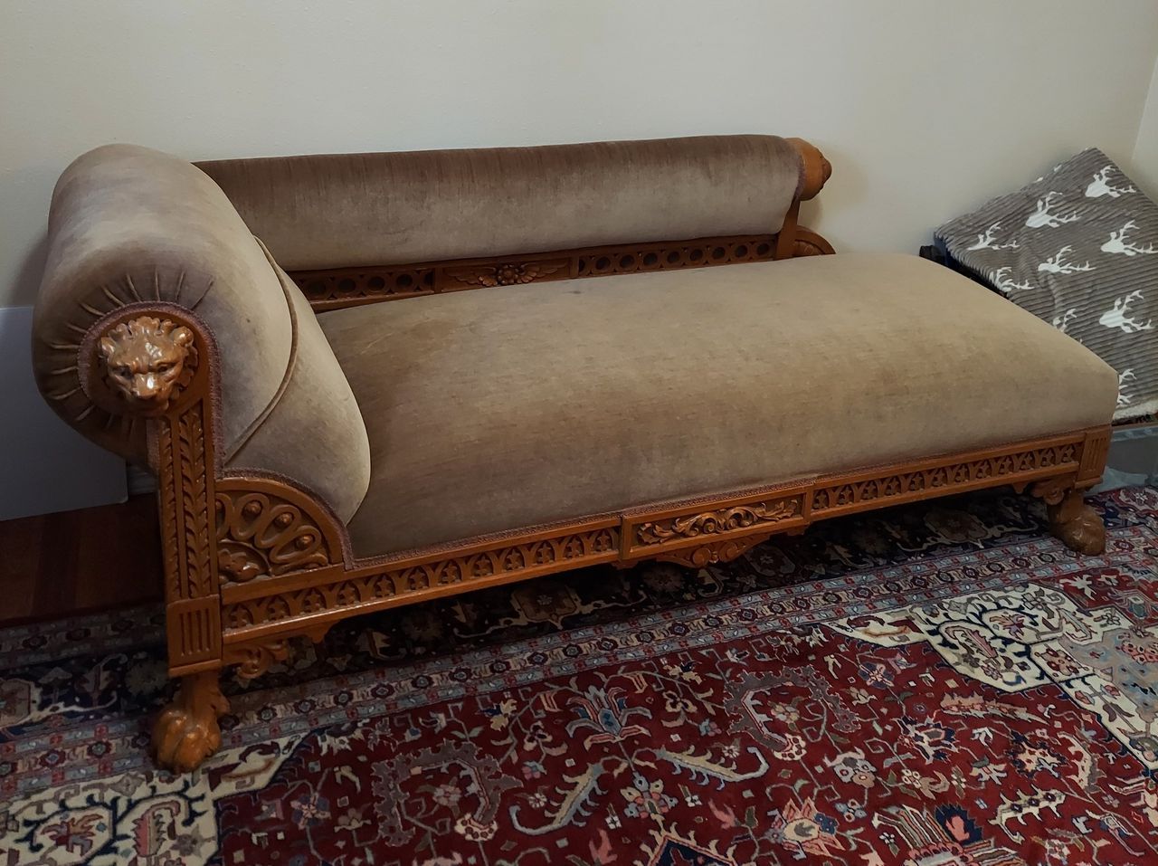 Exploring the Elegance: Unveiling the Secrets of the 19th Century Fainting Couch