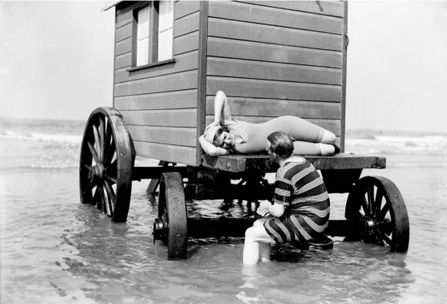 Exploring the Fascinating History of 19th Century Bathing Machines