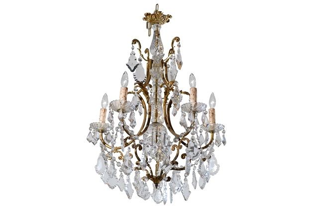 The Grandeur of 19th Century Rococo Chandeliers: A Timeless Elegance in Lighting