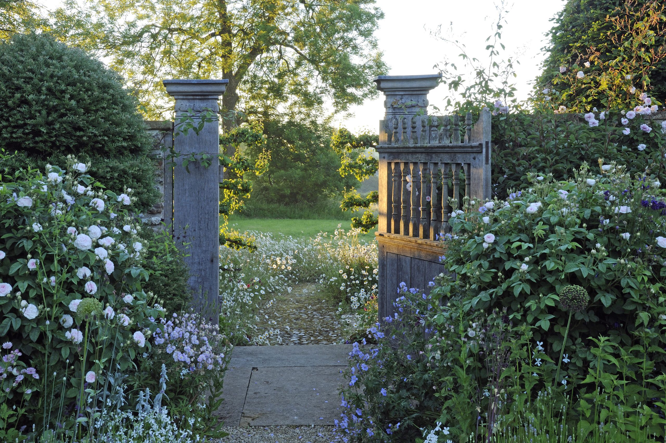 The Influential British Garden Designers of the Late 19th Century